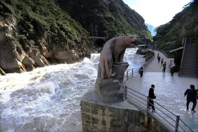 虎跳峡的震撼,虎跳峡惊险之旅