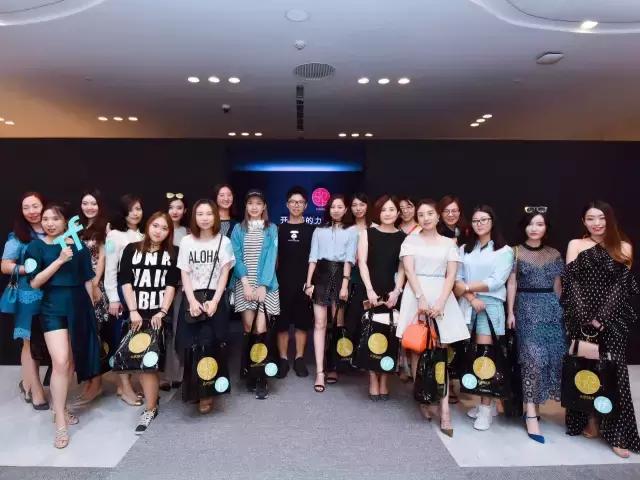 杨幂买奢侈品,杨幂唐嫣天天向上买东西