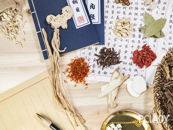 西洋参泡水喝的正确方法和禁忌,西洋参吃法与用量和禁忌