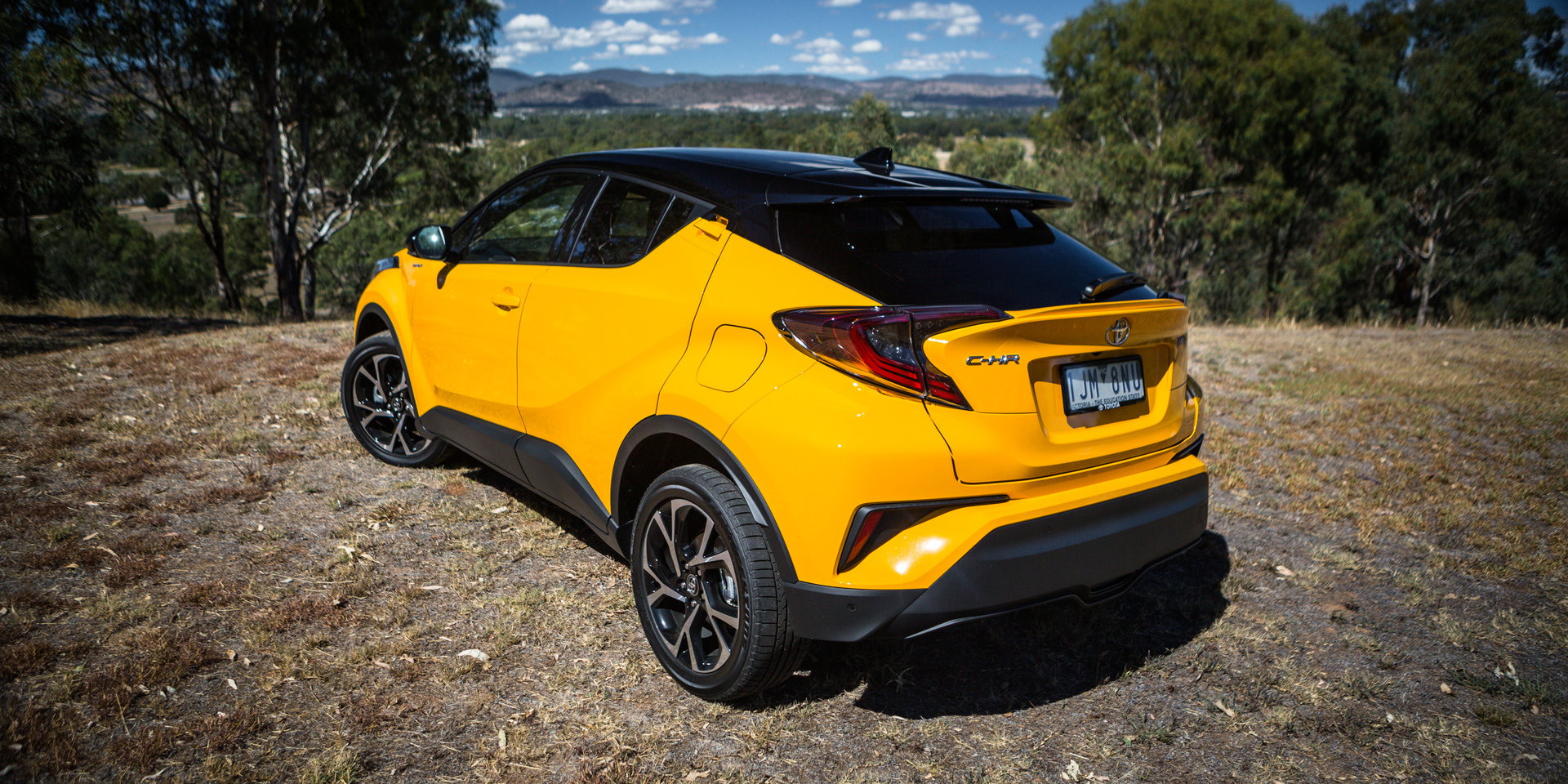 全新丰田C-HR申报图,新款丰田c-hr混动版海外到店实拍