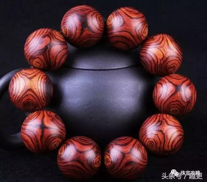 男士佩戴手串是左手还是右手,男士黄金貔貅手串佩戴方法