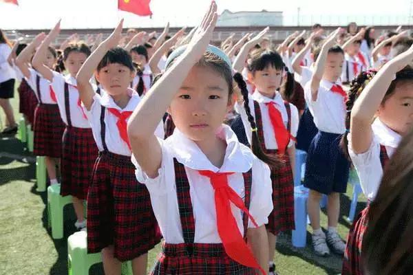 这些名字太厉害!学校走廊上喊一声,就有几个人回头