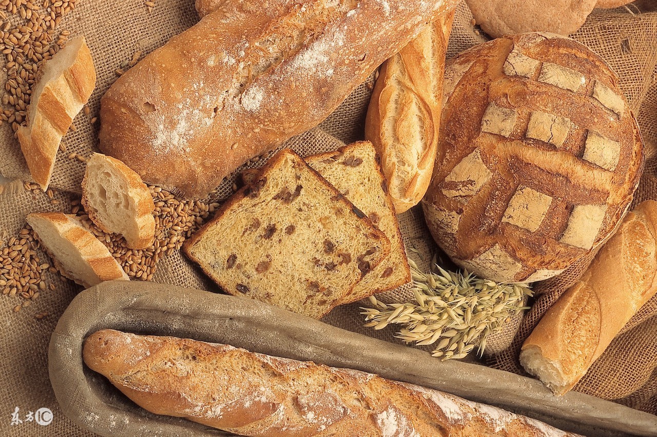 西拉葡萄酒的典型香气是什么,葡萄酒的三类香气具体是什么