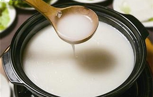 燃气灶油污小苏打清洁,燃气灶油污好打理