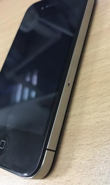 用了五年的iPhone4s,撕下膜之后才知道它这么新!