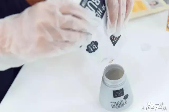 如何评价李宇春的先锋感时尚造型,李宇春怎么打扮都像中性人