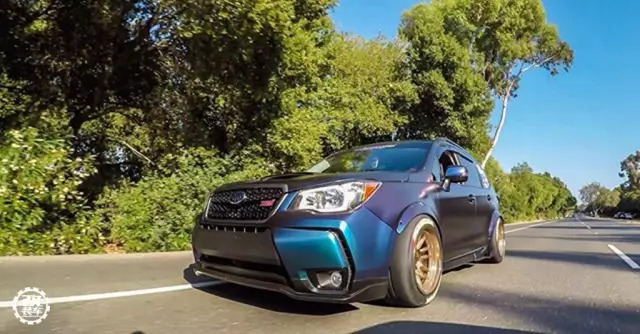 “不务正业”的低趴斯巴鲁森林人，在路上暴走的姿态简直凶猛！