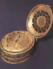 科技大佬喜欢戴啥手表？这位美女出手亮了