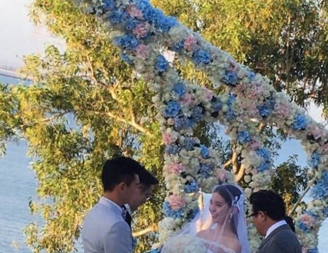 隆诗大婚深情告白霍建华抢合照新郎扬言生5个