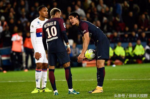 内马尔卡瓦尼点球闹剧,内马尔卡瓦尼冲突抢点球阿尔维斯