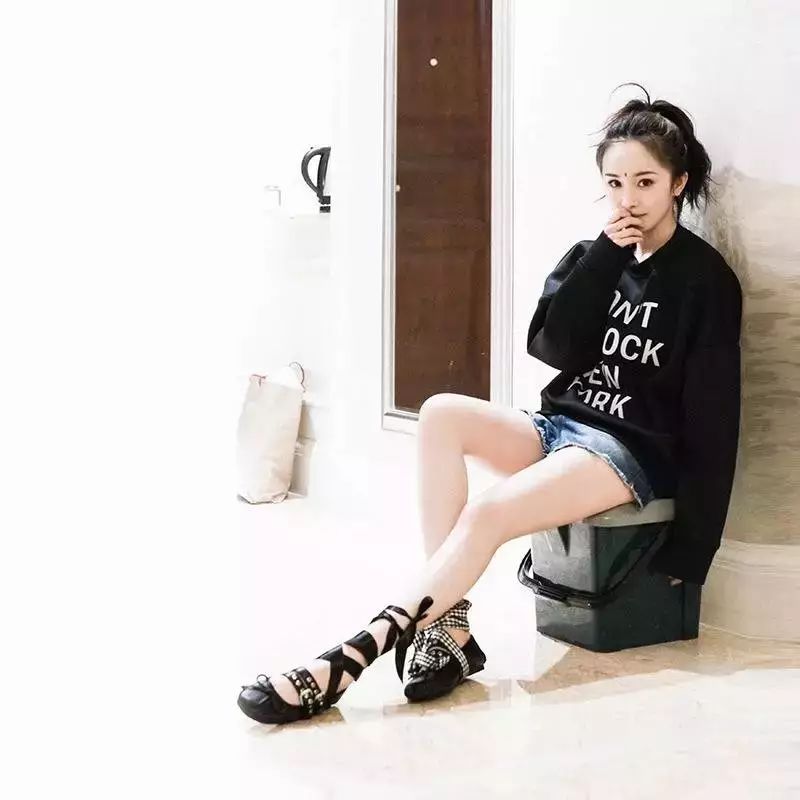 杨幂帽衫,杨幂同款蓝色拉链帽衫