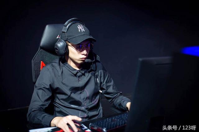 《英雄联盟》竞迹嘉年华：天佑加入SSMISS骚男率主播挑战职业队