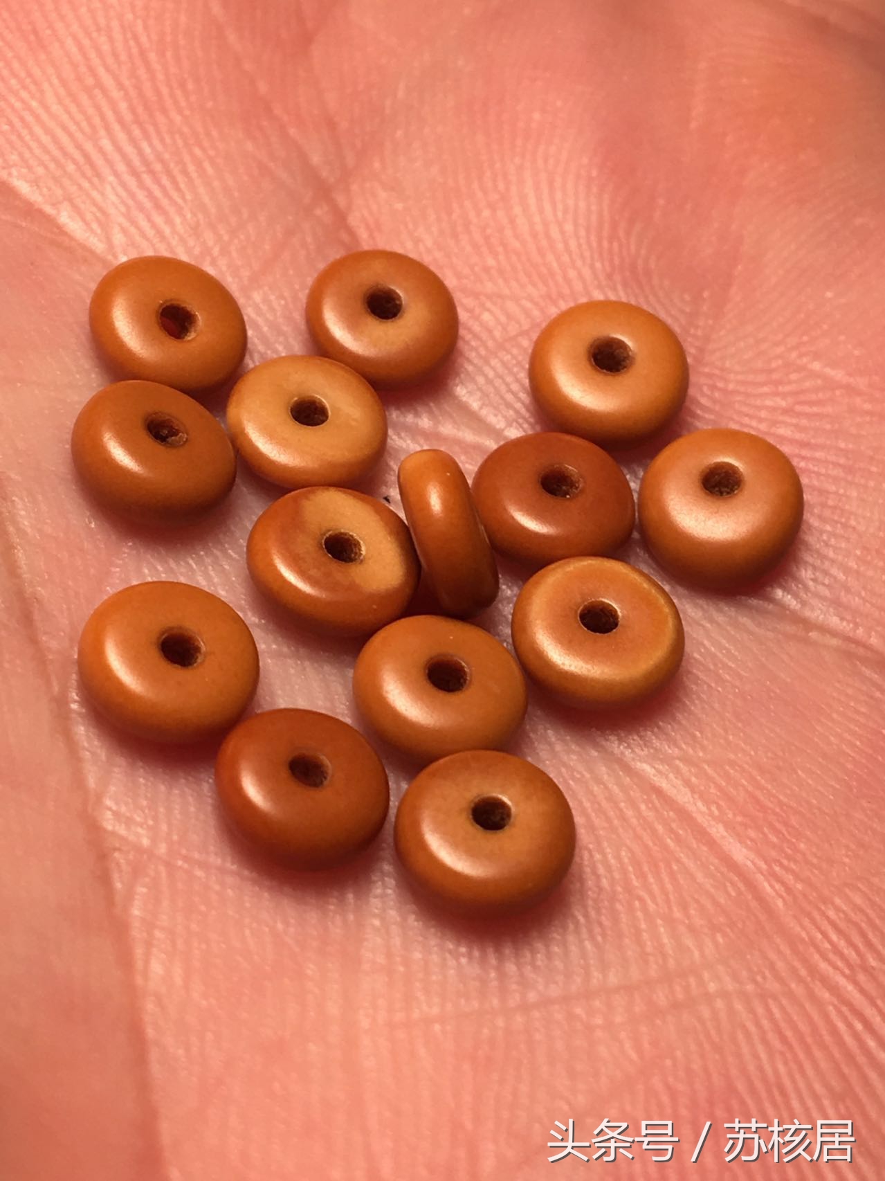 橄榄核手串越玩越黑,橄榄手串盘玩半年有玻璃化了