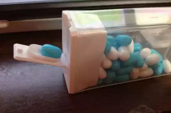 长柄锅的孔放勺子,长柄锅手柄有个洞