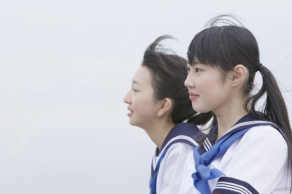 纠结寄宿还是走读,张雪峰建议孩子住校还是走读