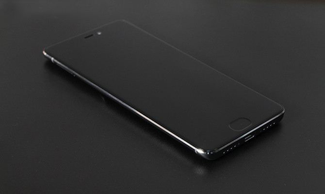 买黑色小米5S遭遇快递*力暴**损坏，亮屏后黑边可以跑航母