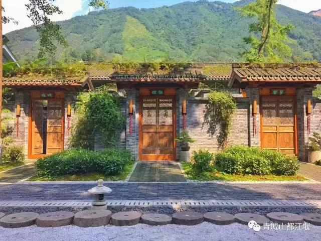 四川旅游一条很直的公路,四川唯一一条有路灯的高速公路