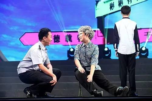 孩子们参加社团活动,孩子参加的学校团体活动