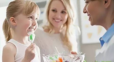 宝宝爱吃糖以为只是坏牙齿，这些危害你永远也想不到！