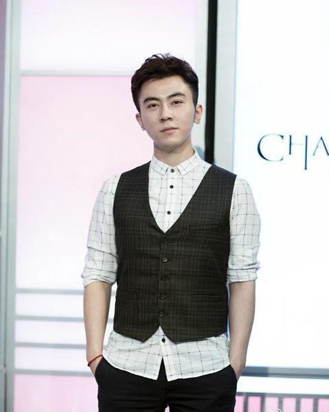 韦神将带领4AM开撸，网友：15倍压枪都不会，还是去玩LOL吧