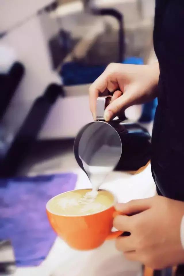 一杯咖啡的时间打动一个人,喝一杯咖啡慢慢品味人生