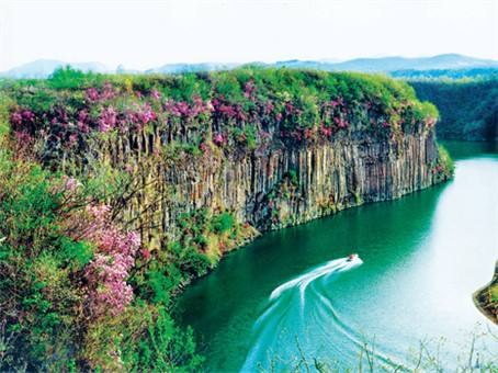 大美长白山脚下松江河,大美长白山天池唯一出口