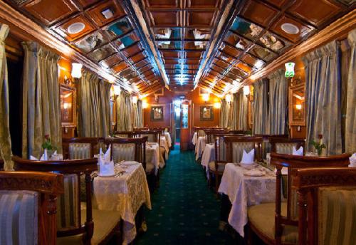 《雪国列车》一辆永不停歇的列车