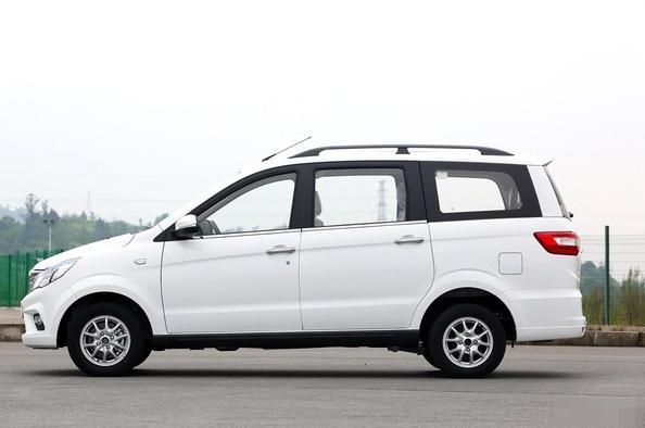 别老盯着宏光，真正的价格屠夫来了，空间比730更大，售价不到4万