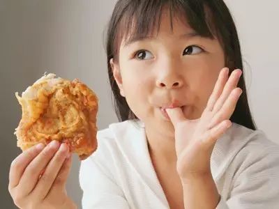 左侧A*杯罩**,右侧却疯长到D*杯罩**,12岁武汉女孩很苦恼!