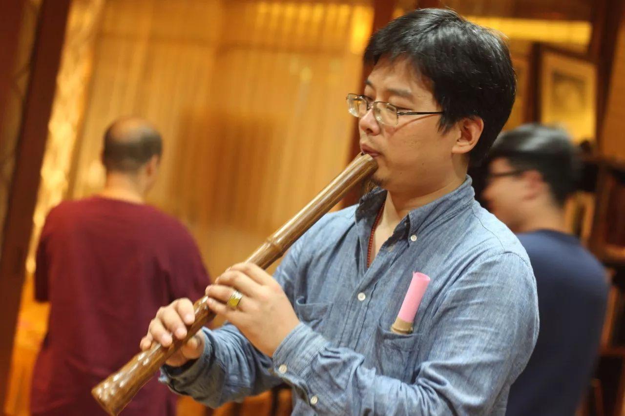 金风送爽同邀月下联,金风送爽迎中秋