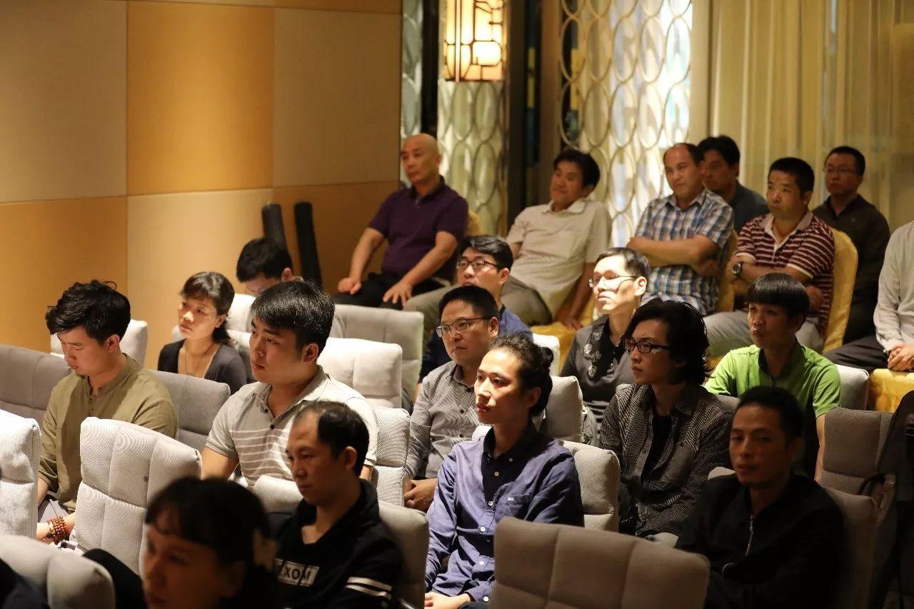 金风送爽同邀月下联,金风送爽迎中秋