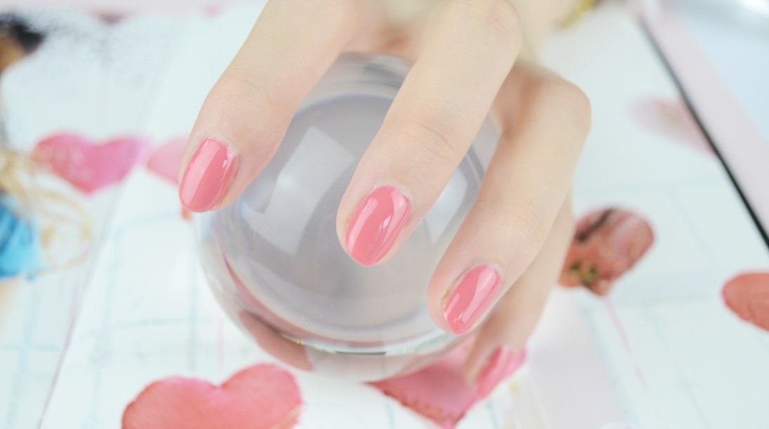 指甲油可以让指甲变得好看吗,指甲不好看涂什么颜色指甲油