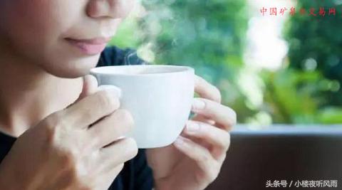 桶装水长青苔还能喝吗,露天鱼池长青苔处理方法