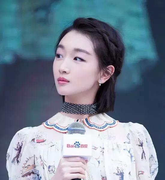 周冬雨发型同款刘海编发教程,周冬雨春风十里不如你编发