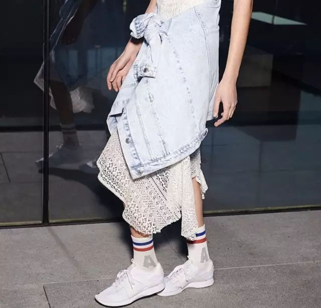 人人都爱穿什么鞋,人人都有小白鞋到底怎么穿才好看