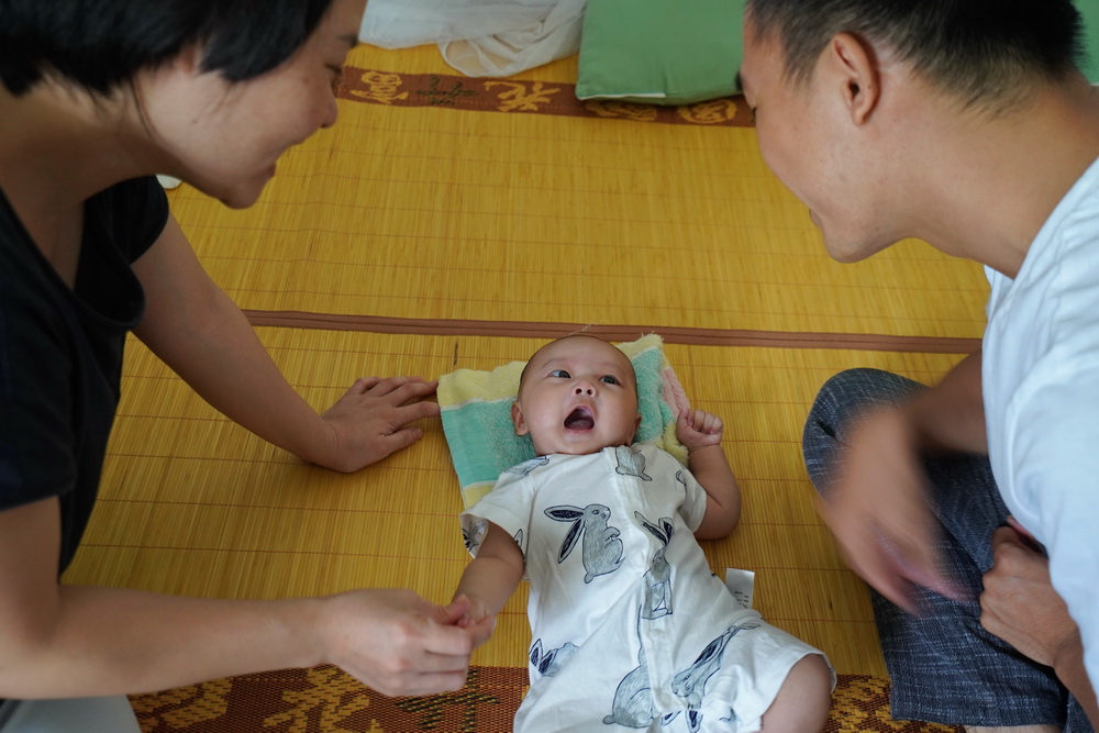 他来越南发展三年，娶妻生子买地，但在儿子的国籍上犯难