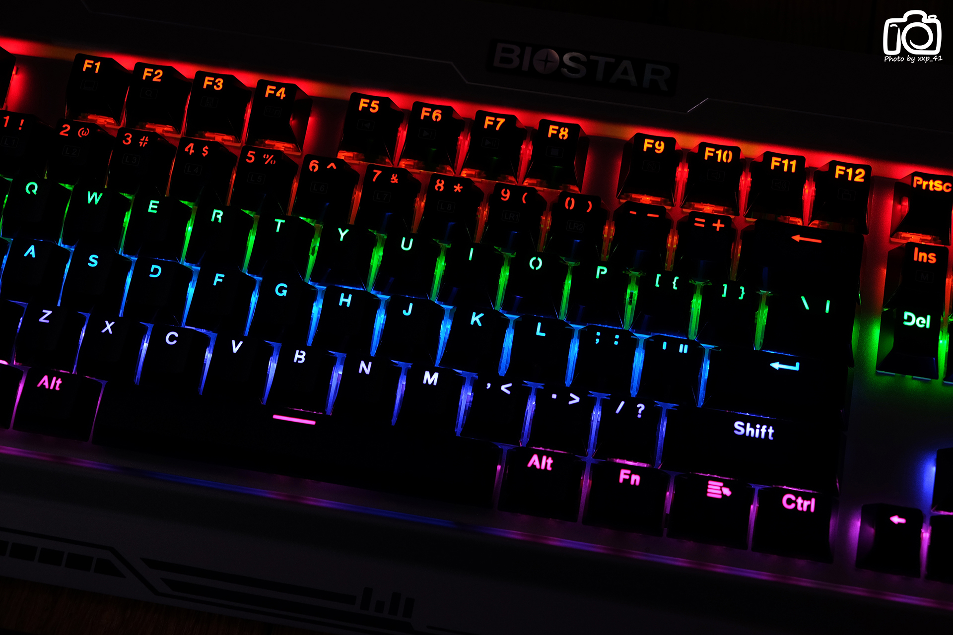 噼里啪啦打字噪，居然还防水：映泰沙漠方舟GK30青轴电竞机械键盘