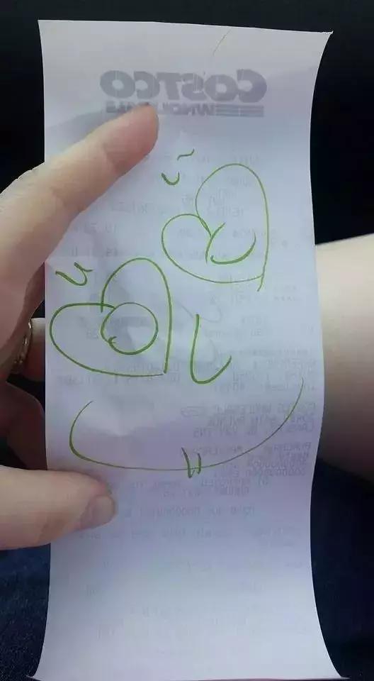 他是一名超市检票员,却依靠神奇画风,给大家带来快乐