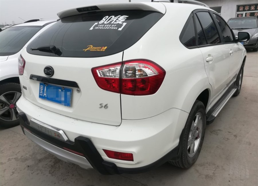 新车落地价9.5万,现在仅标价5万,无钥匙进入,后排放倒能当床