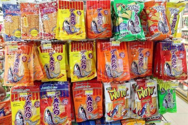 泰国711便利店的零食也太便宜了吧，超多没吃过的种类