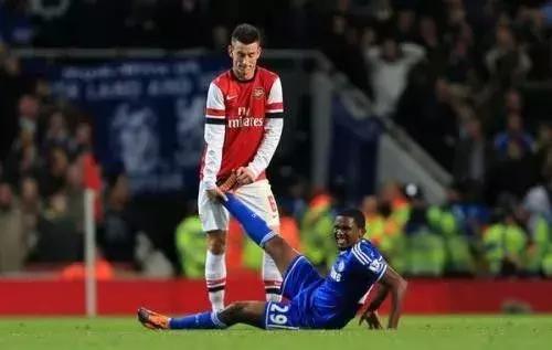 踢足球是需要练的基本功,踢足球的几个优势