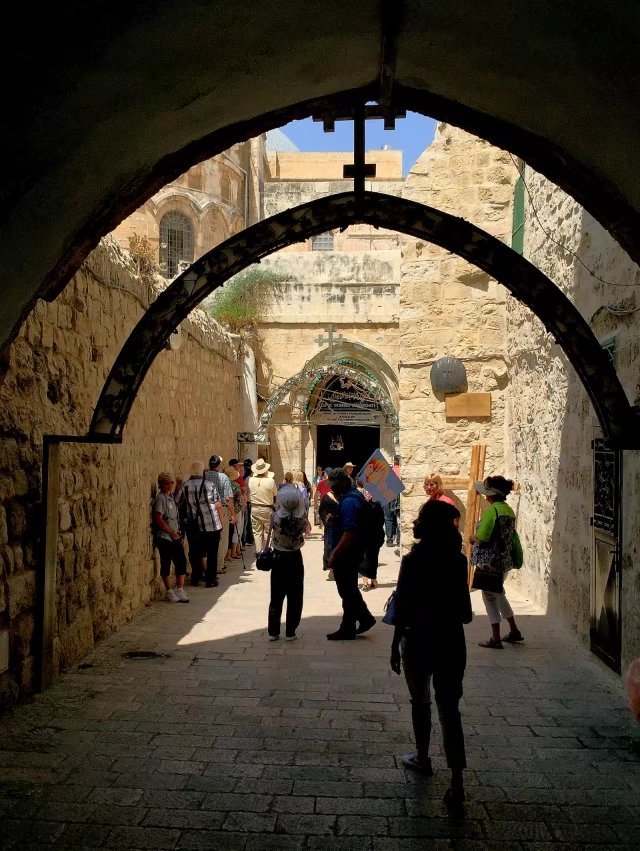 耶稣被钉死在十字架后来在哪里,耶稣被钉在十字架上之后的故事