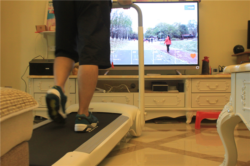 迪丽热巴跑步机广告,迪丽热巴代言的运动品牌图片