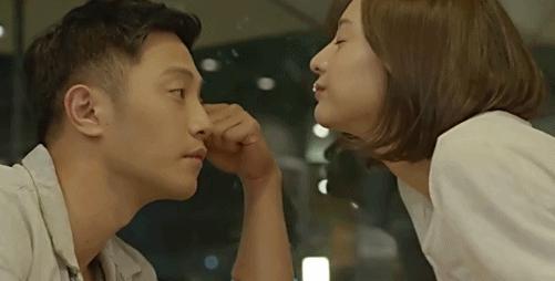 亲测种草｜眼影棒也出双色款？听说宋慧乔用它拿下了宋钟基！