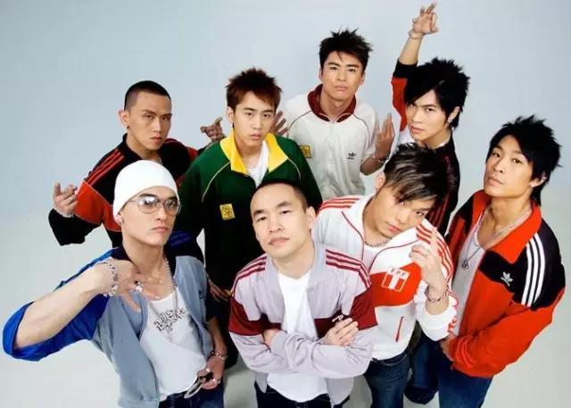 这个叫大哥的男人用17攻陷了*载下**榜，征服了国民老公