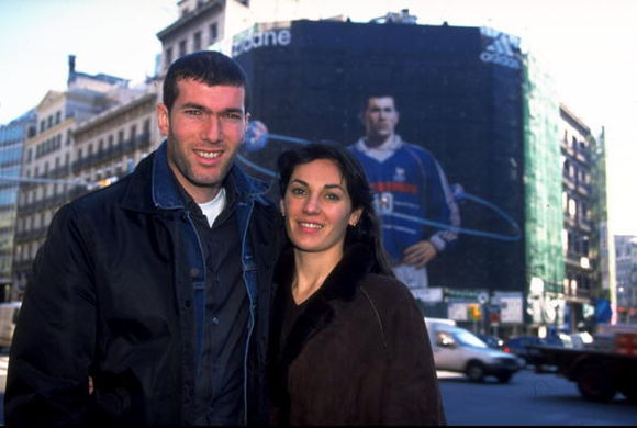 足球队高峰的妻子,足球高峰的老婆是谁