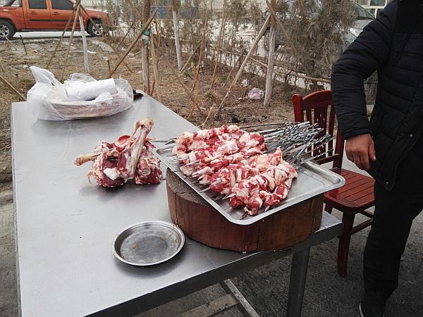 两位60岁老人去旅游,60后老俩口自驾穿越罗布泊无人区