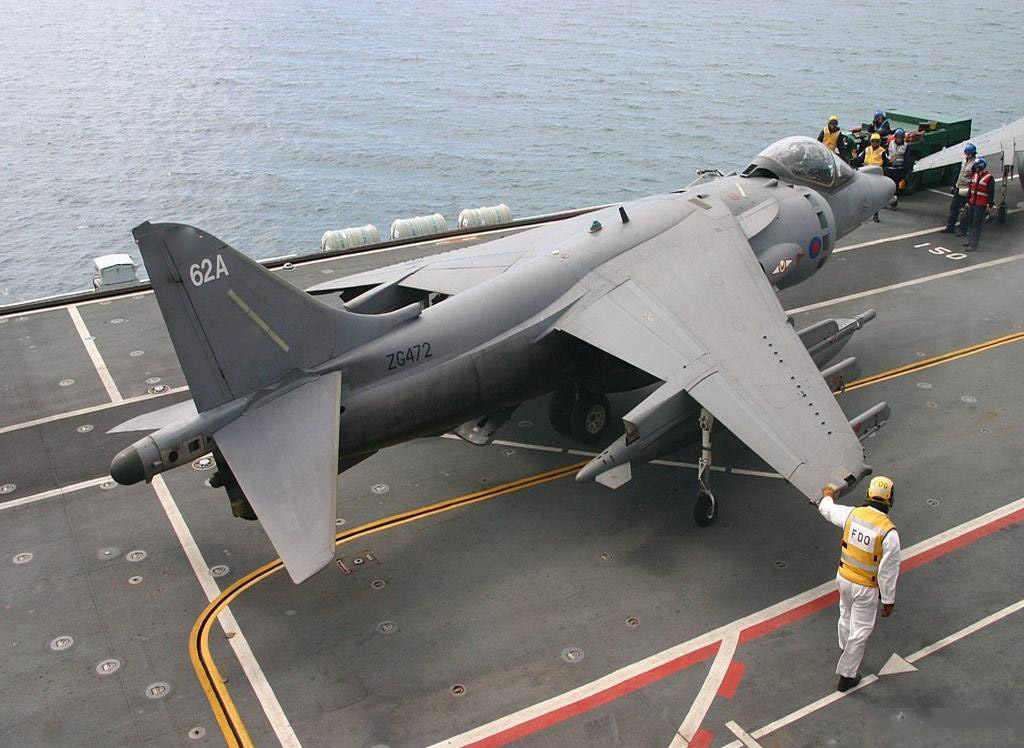 印度航母舰载机坠毁,印度航母摔飞机