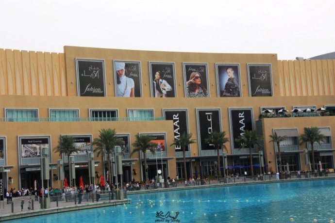 乘着地铁，乐购迪拜