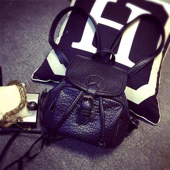 学院风个性双肩包装嫩卖萌必备法宝